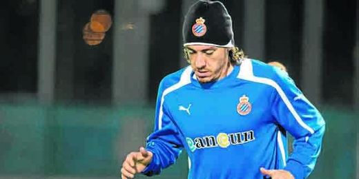 Cristian Álvarez durante un entrenamiento con el Espanyol.