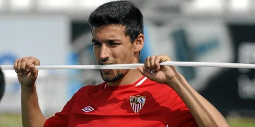 Jesús Navas sigue dejando abierta la posibilidad de no continuar en el Sevilla. Jesús Navas sigue dejando abierta la posibilidad de no continuar en el Sevilla.