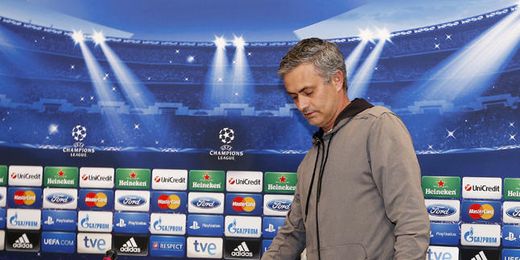 Mourinho se dirige a dar su última rueda de prensa previa en Champions. Mourinho se dirige a dar su última rueda de prensa previa en Champions.