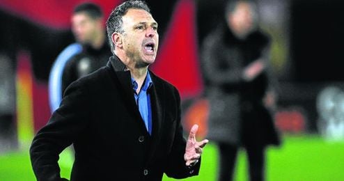 El futuro de Joaquín Caparrós podría estar en el Schalke 04 El futuro de Joaquín Caparrós podría estar en el Schalke 04
