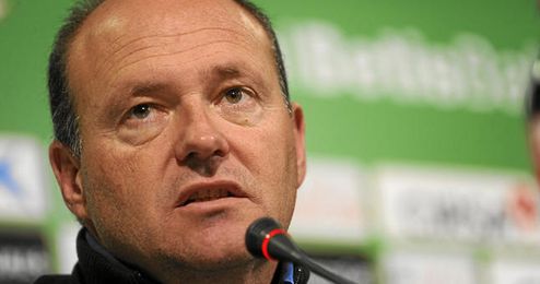 Pepe Mel durante una rueda de prensa del Betis. Pepe Mel durante una rueda de prensa del Betis.