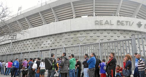 #Betis35ó10 y #todoslosniñosalvillamarín son los hashtag para participar en la promoción. #Betis35ó10 y #todoslosniñosalvillamarín son los hashtag para participar en la promoción.