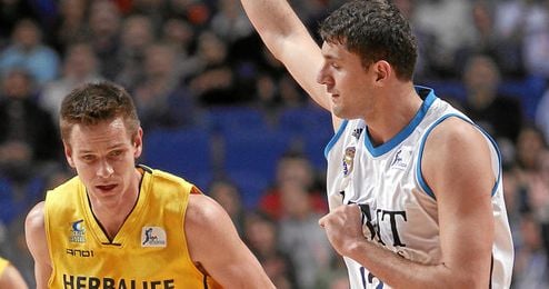 Nikola Mirotic durante un partido de Liga ACB con el Real Madrid. Nikola Mirotic durante un partido de Liga ACB con el Real Madrid.