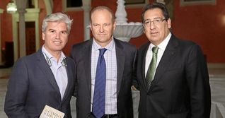 Miguel Guillen, Pepe Mel y Antonio Pulido en la presentaci�n de la segunda novela del t�cnico verdiblanco. 