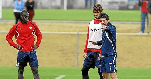 Emery junto a Fazio y Babá en un entrenamiento. Emery junto a Fazio y Babá en un entrenamiento.