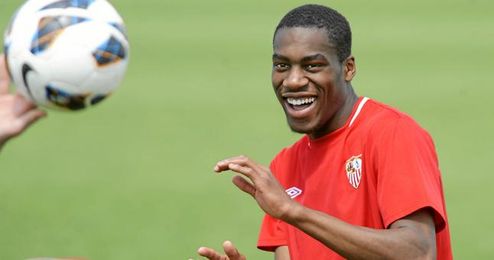 Geoffrey Kondogbia aún desconoce si seguirá en el Sevilla la próxima temporada. Geoffrey Kondogbia aún desconoce si seguirá en el Sevilla la próxima temporada.