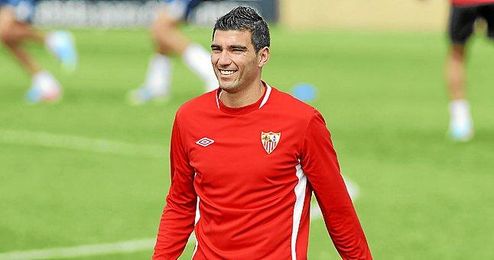 El utrerano José Antonio Reyes y el portero Julián Cuesta jugarán con la Selección de Andalucía. El utrerano José Antonio Reyes y el portero Julián Cuesta jugarán con la Selección de Andalucía.