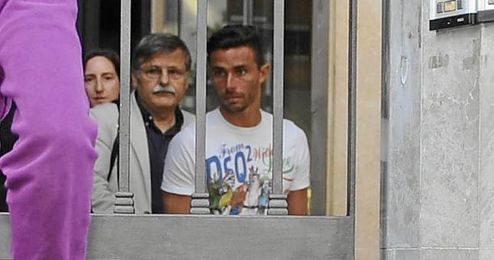 Rubén Castro a su salida de los juzgados en la tarde del martes. Rubén Castro a su salida de los juzgados en la tarde del martes.
