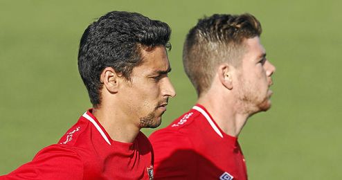 Alberto Moreno vuelve a entrenarse con el Sevilla. Alberto Moreno vuelve a entrenarse con el Sevilla.