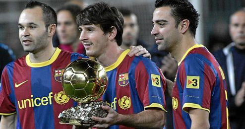 Messi, Xavi e Iniesta han sido el máximo goleador, mejor pasador y mayor asistente respectivamente. Messi, Xavi e Iniesta han sido el máximo goleador, mejor pasador y mayor asistente respectivamente.