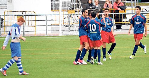 Imagen de un encuentro disputado por el Club Deportivo Salteras. Imagen de un encuentro disputado por el Club Deportivo Salteras.