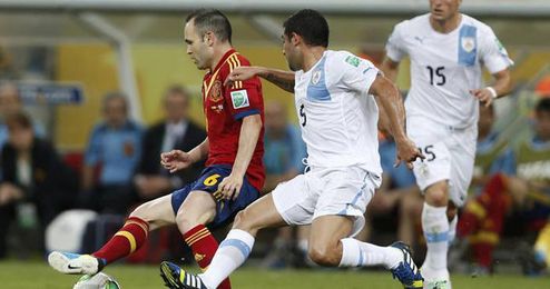 Andrés Iniesta fue un quebradero de cabeza constante para la defensa charrúa. Andrés Iniesta fue un quebradero de cabeza constante para la defensa charrúa.