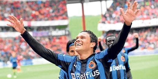 Carlos Bacca celebra un gol con la elástica del Brujas, club que está dispuesto a sentarse con el Sevilla. Carlos Bacca celebra un gol con la elástica del Brujas, club que está dispuesto a sentarse con el Sevilla.