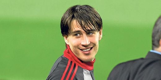 Bojan Krkic sonríe durante un entrenamiento en el Camp Nou con el Milan. Bojan Krkic sonríe durante un entrenamiento en el Camp Nou con el Milan.