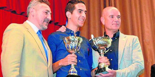 José Luis Soto (izquierda), presidente ecijano, junto a Miguel Rivera, ya exentrenador del Écija, en la XXV Edición Premios Peña Écija Balompié. José Luis Soto (izquierda), presidente ecijano, junto a Miguel Rivera, ya exentrenador del Écija, en la XXV Edición Premios Peña Écija Balompié.