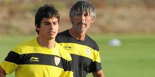 Nacho Oria, junto al argentino Diego Perotti. Nacho Oria, junto al argentino Diego Perotti.