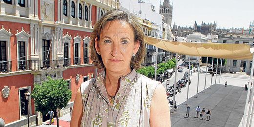 María del Mar Sánchez Estrella posa en un balcón del edificio Laredo, ante la céntrica Plaza de San Francisco. María del Mar Sánchez Estrella posa en un balcón del edificio Laredo, ante la céntrica Plaza de San Francisco.