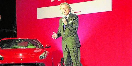 Montezemolo durante la presentación del F138. Montezemolo durante la presentación del F138.