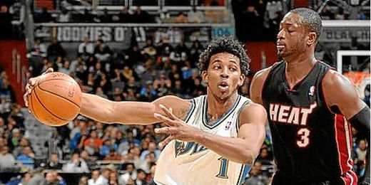 Los Lakers despiden a Metta World Peace y fichan a Nick Young Los Lakers despiden a Metta World Peace y fichan a Nick Young