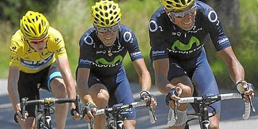 Valverde, en la imagen junto a Froome, se despide virtualmente del Tour después de la etapa de hoy. Valverde, en la imagen junto a Froome, se despide virtualmente del Tour después de la etapa de hoy.