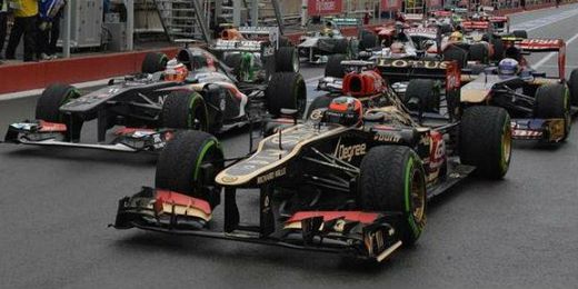 Raikkonen, seguido de Ricciardo durante el Gran premio de Canadá. Raikkonen, seguido de Ricciardo durante el Gran premio de Canadá.