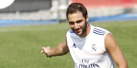 Higuaín había expresado su deseo de abandonar Chamartín. Higuaín había expresado su deseo de abandonar Chamartín.