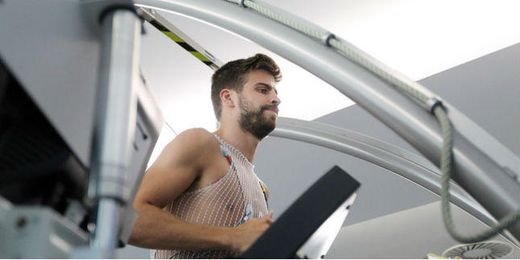 Gerard Pique pasando las pruebas médicas Gerard Pique pasando las pruebas médicas