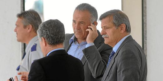 El consejo de administración verdiblanco no posee la preceptiva licencia para emitir en FM. El consejo de administración verdiblanco no posee la preceptiva licencia para emitir en FM.