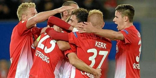 Los jugadores del Friburgo celebran un gol de esta temporada. Los jugadores del Friburgo celebran un gol de esta temporada.