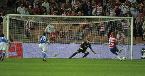 El Arabi anotó el primer gol ante el Athletic de penalti. El Arabi anotó el primer gol ante el Athletic de penalti.