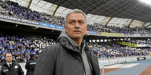 Mourinho ensalza su campeonato liguero en España. Mourinho ensalza su campeonato liguero en España.