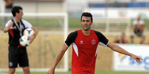 Vicente Iborra gesticula durante un entrenamiento. Vicente Iborra gesticula durante un entrenamiento.