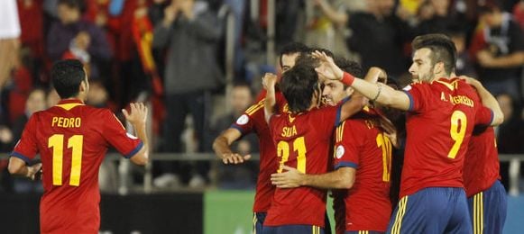España celebra uno de los dos goles anotados ante los bielorrusos. España celebra uno de los dos goles anotados ante los bielorrusos.