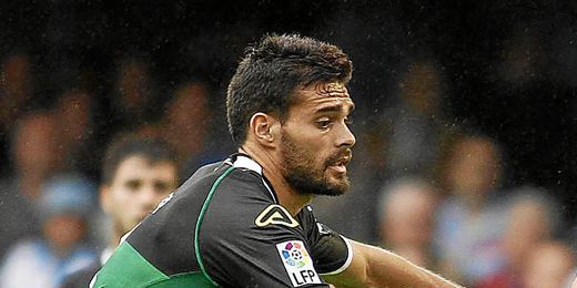 Alberto Botía es alta para el partido ante el Betis. Alberto Botía es alta para el partido ante el Betis.