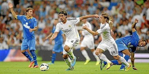Khedira y Modric en un partido frente al Getafe. Khedira y Modric en un partido frente al Getafe.