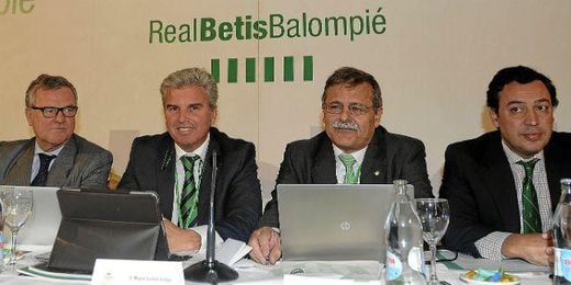 El Betis acabará el año con un amplio margen de beneficios. El Betis acabará el año con un amplio margen de beneficios.