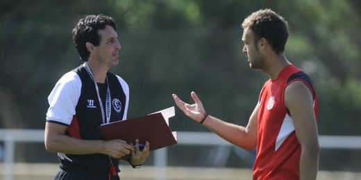 Emery ha probado a cinco parejas de centrales diferentes Emery ha probado a cinco parejas de centrales diferentes