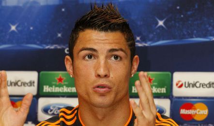 Cristiano Ronaldo atiende a la prensa previa a la jornada de Champions. Cristiano Ronaldo atiende a la prensa previa a la jornada de Champions.
