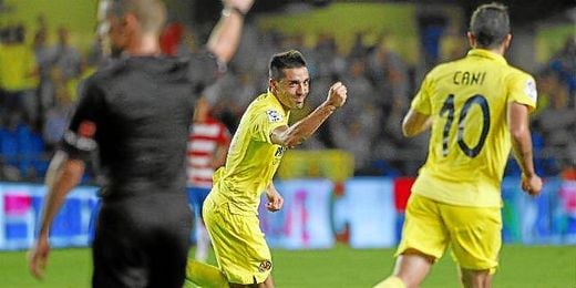 Bruno Soriano celebra un gol conseguido ante el Granada. Bruno Soriano celebra un gol conseguido ante el Granada.