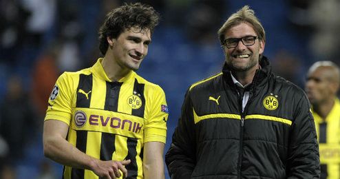 Jurgüen Klopp con uno de sus jugadores el pasado mes de mayo en el Bernabéu Jurgüen Klopp con uno de sus jugadores el pasado mes de mayo en el Bernabéu