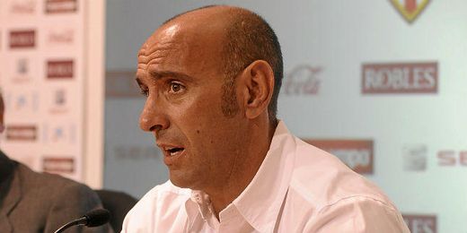 Monchi quiere que el Sevilla le quite el balón al Madrid. Monchi quiere que el Sevilla le quite el balón al Madrid.