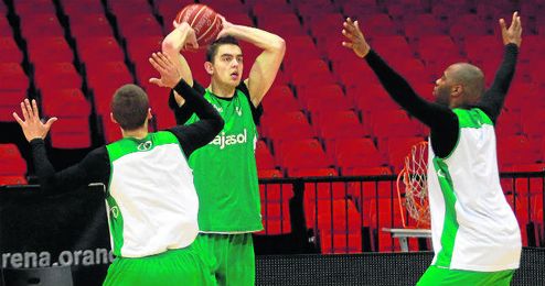 Tomas Satoransky y Scott Bamforth, en un entrenamiento del equipo Tomas Satoransky y Scott Bamforth, en un entrenamiento del equipo