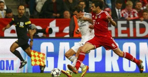 Javi Martínez en una disputa con Bale en el último partido de Champions. Javi Martínez en una disputa con Bale en el último partido de Champions.