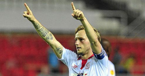 Rakitic celebra su tanto de penalti ante el Oporto. Rakitic celebra su tanto de penalti ante el Oporto.