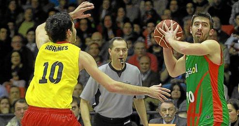 Imagen del partido entre el Cajasol y el Barcelona en San Pablo. Imagen del partido entre el Cajasol y el Barcelona en San Pablo.