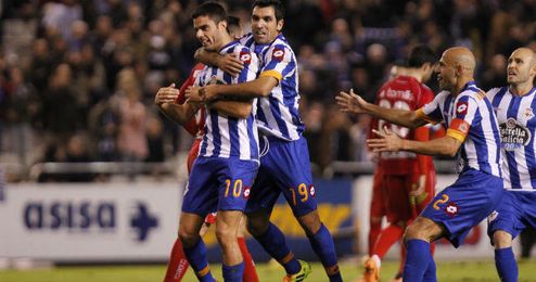 Juan Domínguez, celebrando un gol. Juan Domínguez, celebrando un gol.