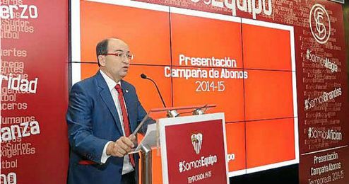 El presidente del Sevilla Pepe Castro, durante el acto de presentación de la campaña de abonados. El presidente del Sevilla Pepe Castro, durante el acto de presentación de la campaña de abonados.