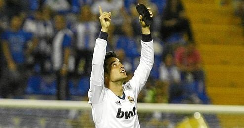 Jorge Casado, lateral del Castilla, podría ser el segundo fichaje del Real Madrid, según asegura Radio Marca. Jorge Casado, lateral del Castilla, podría ser el segundo fichaje del Real Madrid, según asegura Radio Marca.