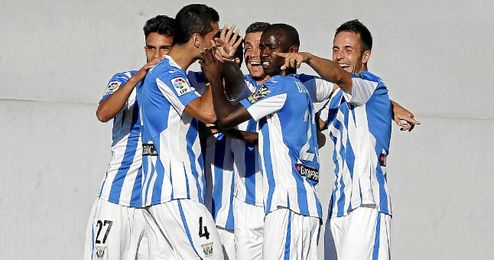 El equipo celebrando un gol. El equipo celebrando un gol.