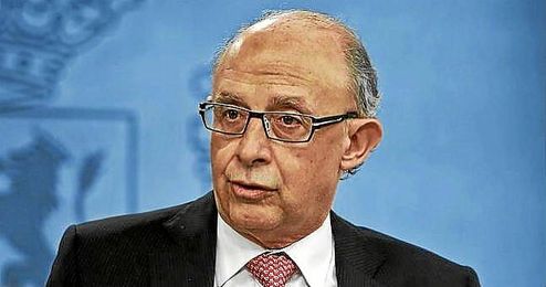 Cristóbal Montoro atribuye a los equipos españoles una deuda que ronda los 500 millones. Cristóbal Montoro atribuye a los equipos españoles una deuda que ronda los 500 millones.